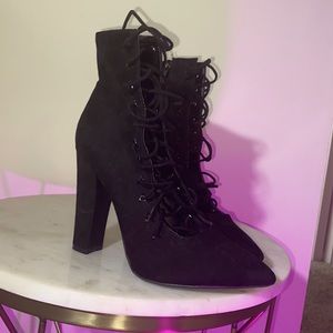 Black lace up heels 🔥